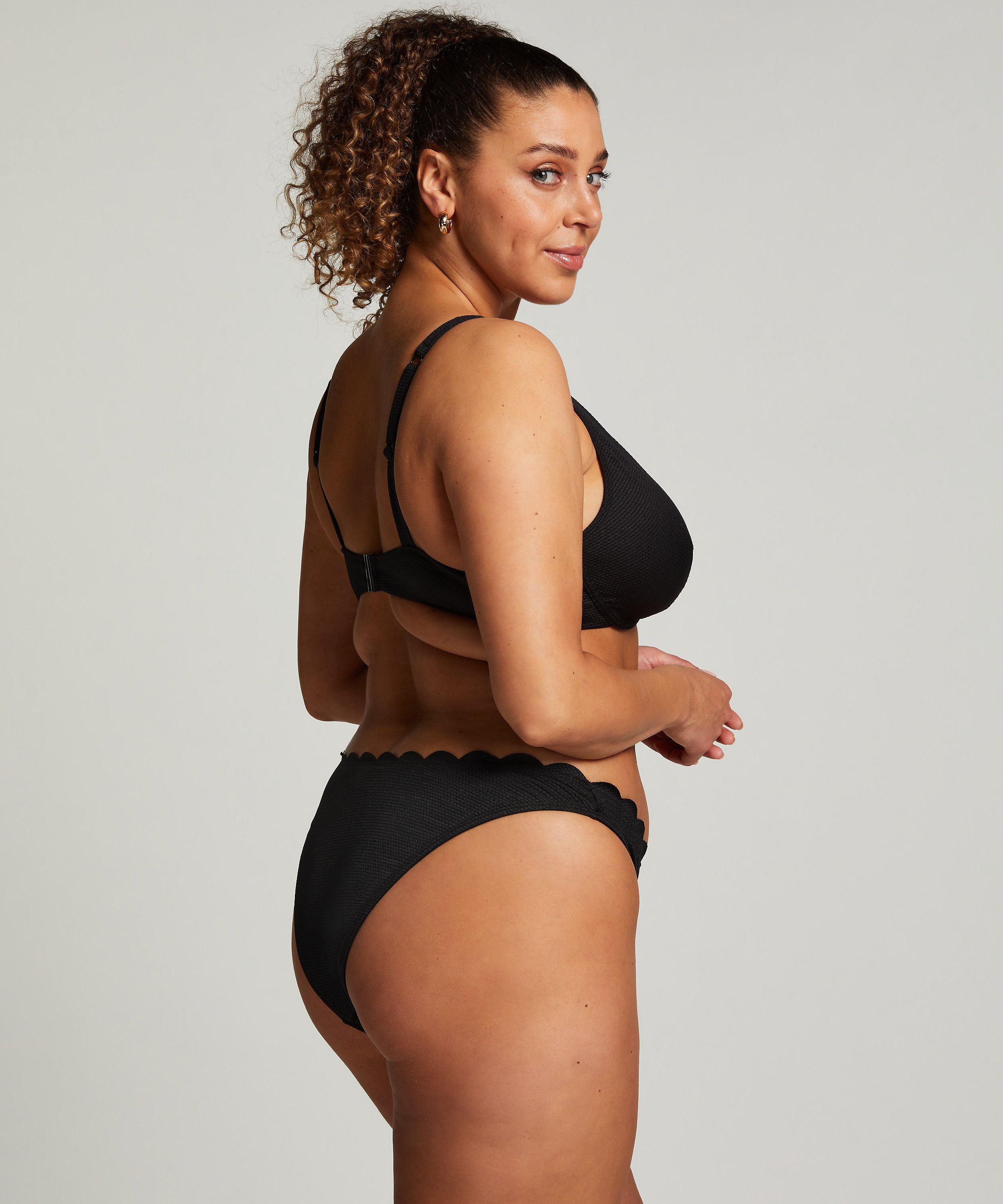 Haut de bikini à armatures non préformé Scallop, Noir, main