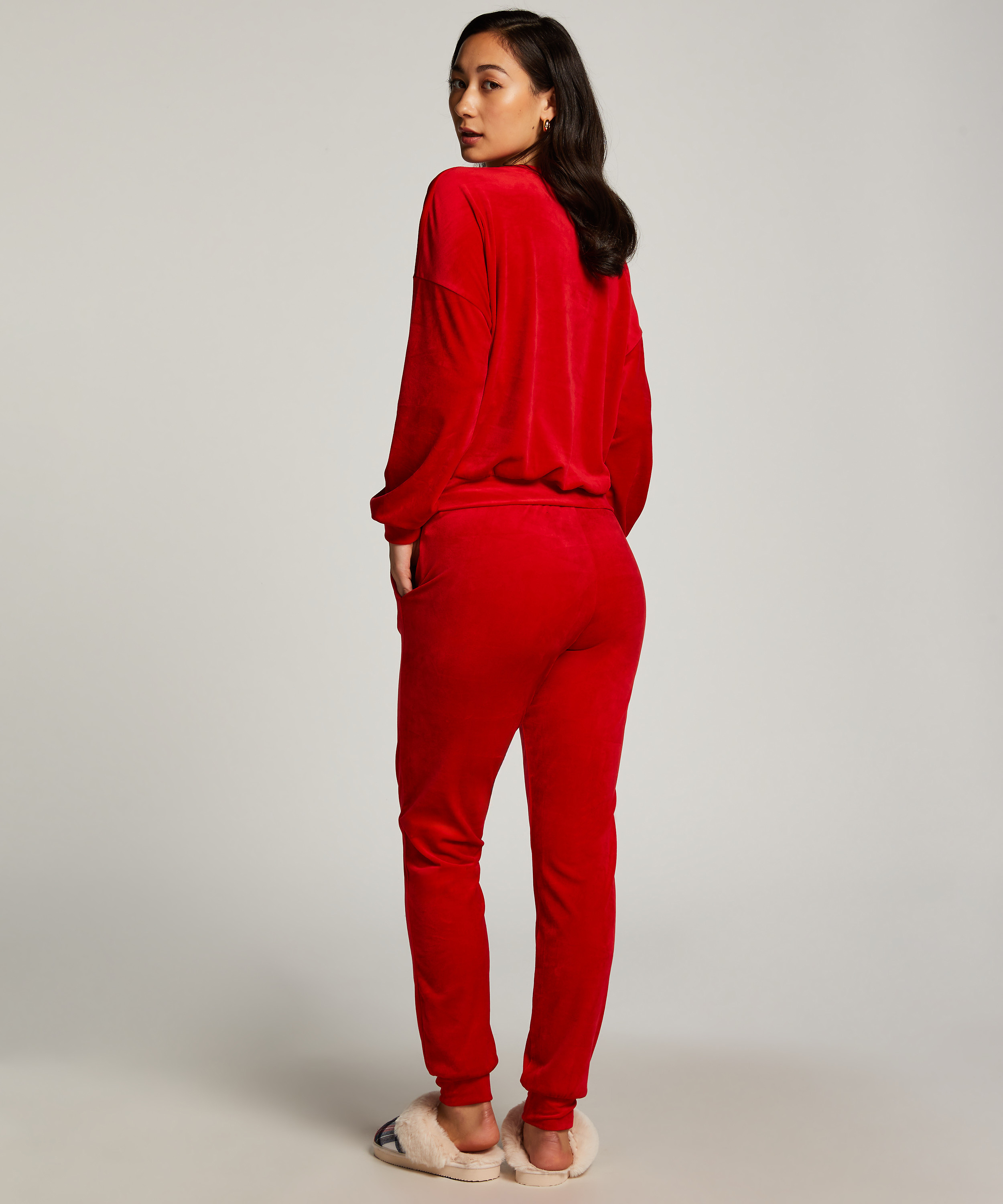 DO NOT SELL, Rouge, main