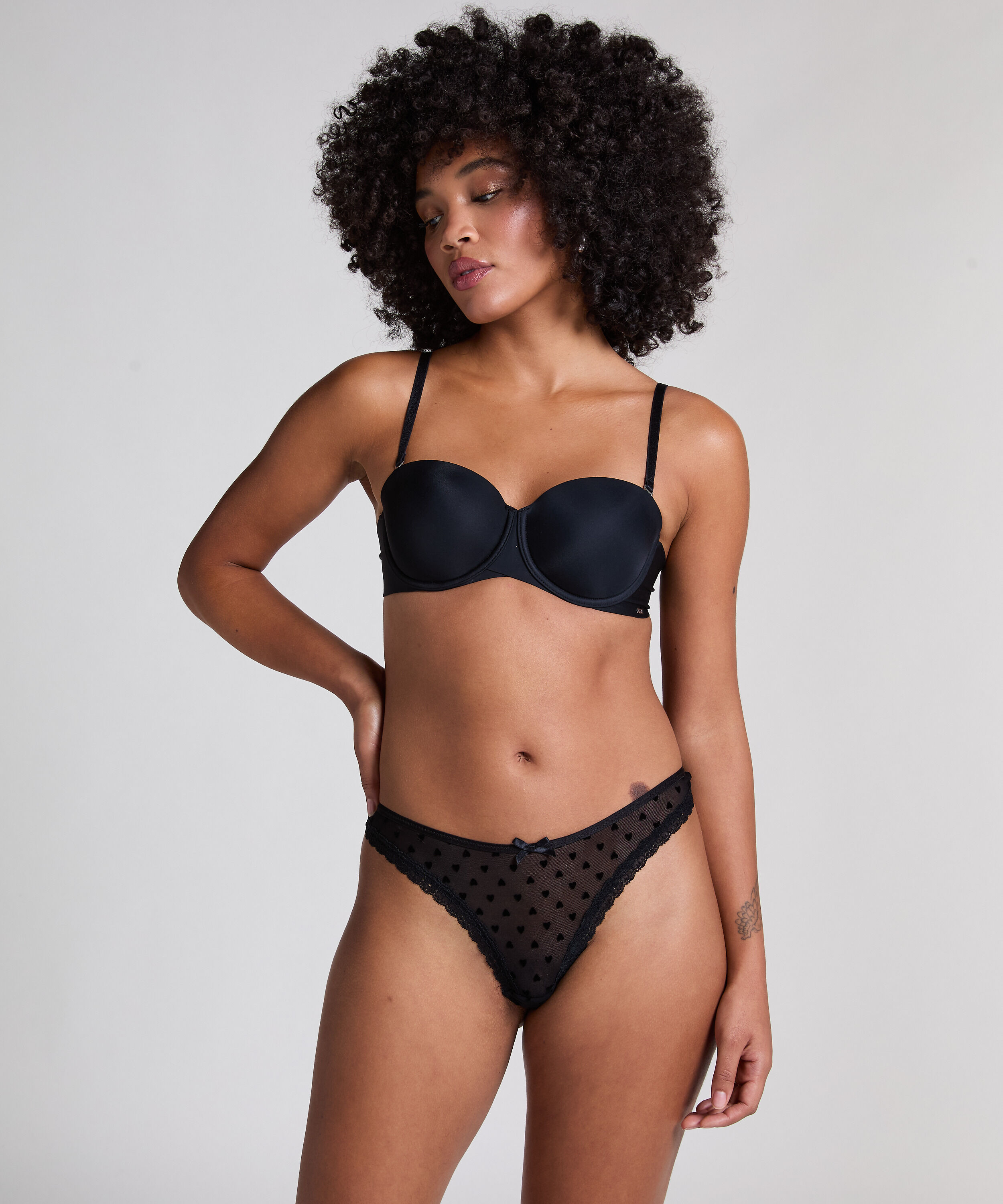 String Phoebe, Noir String Phoebe, Noir