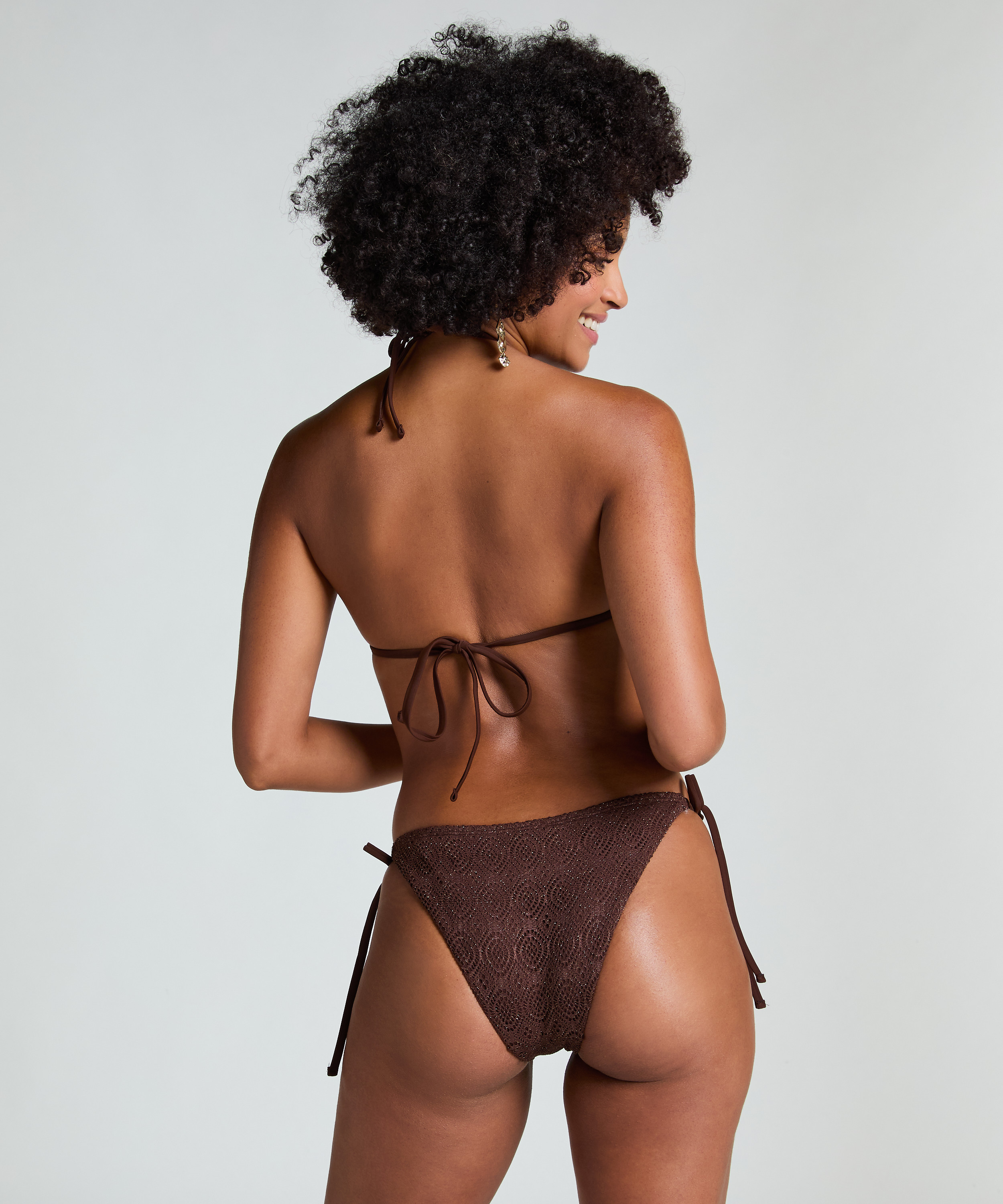 Slip de Bikini Cheeky Tanga Crochet, marron, main