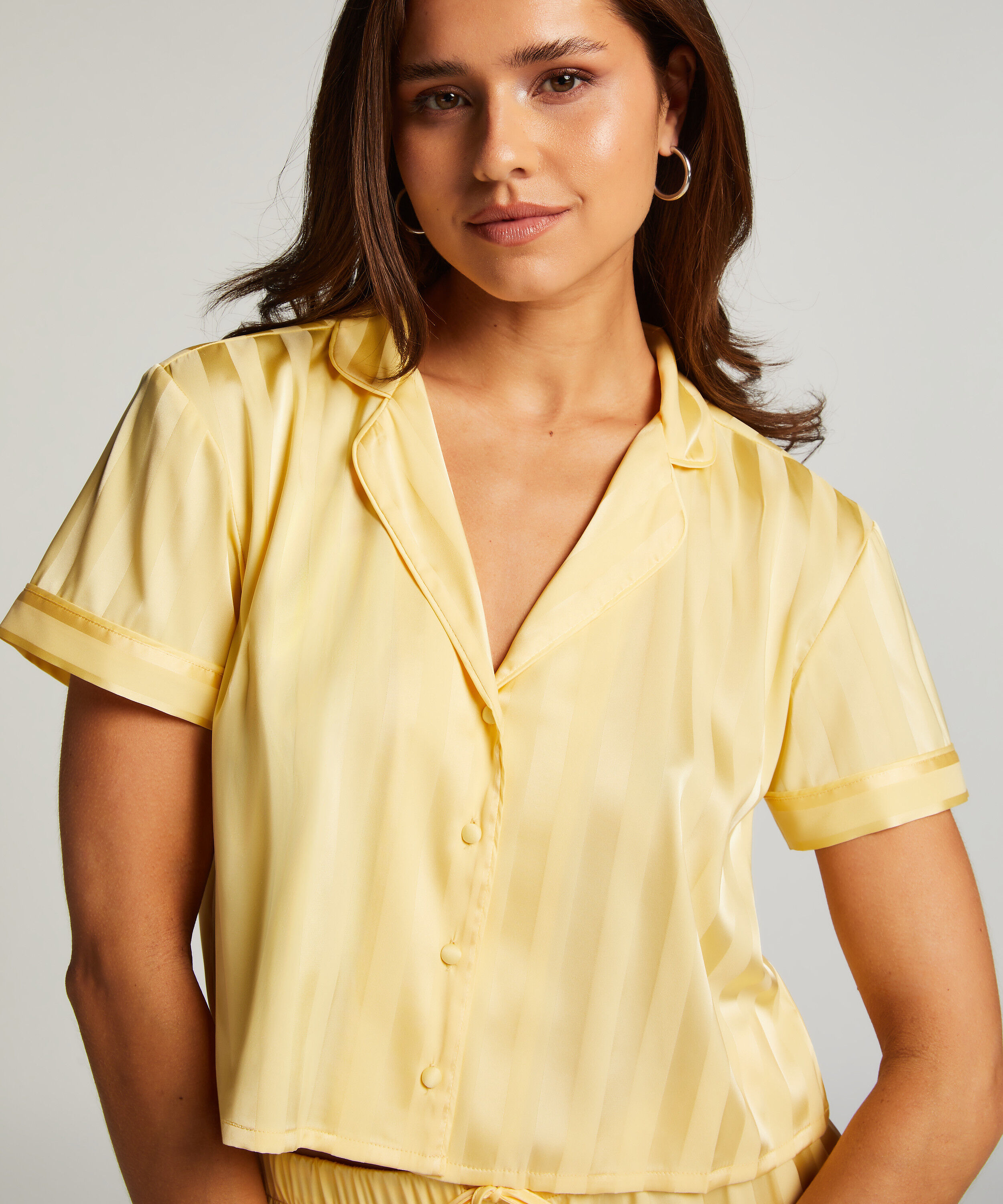 Veste à manches courtes en satin, Jaune