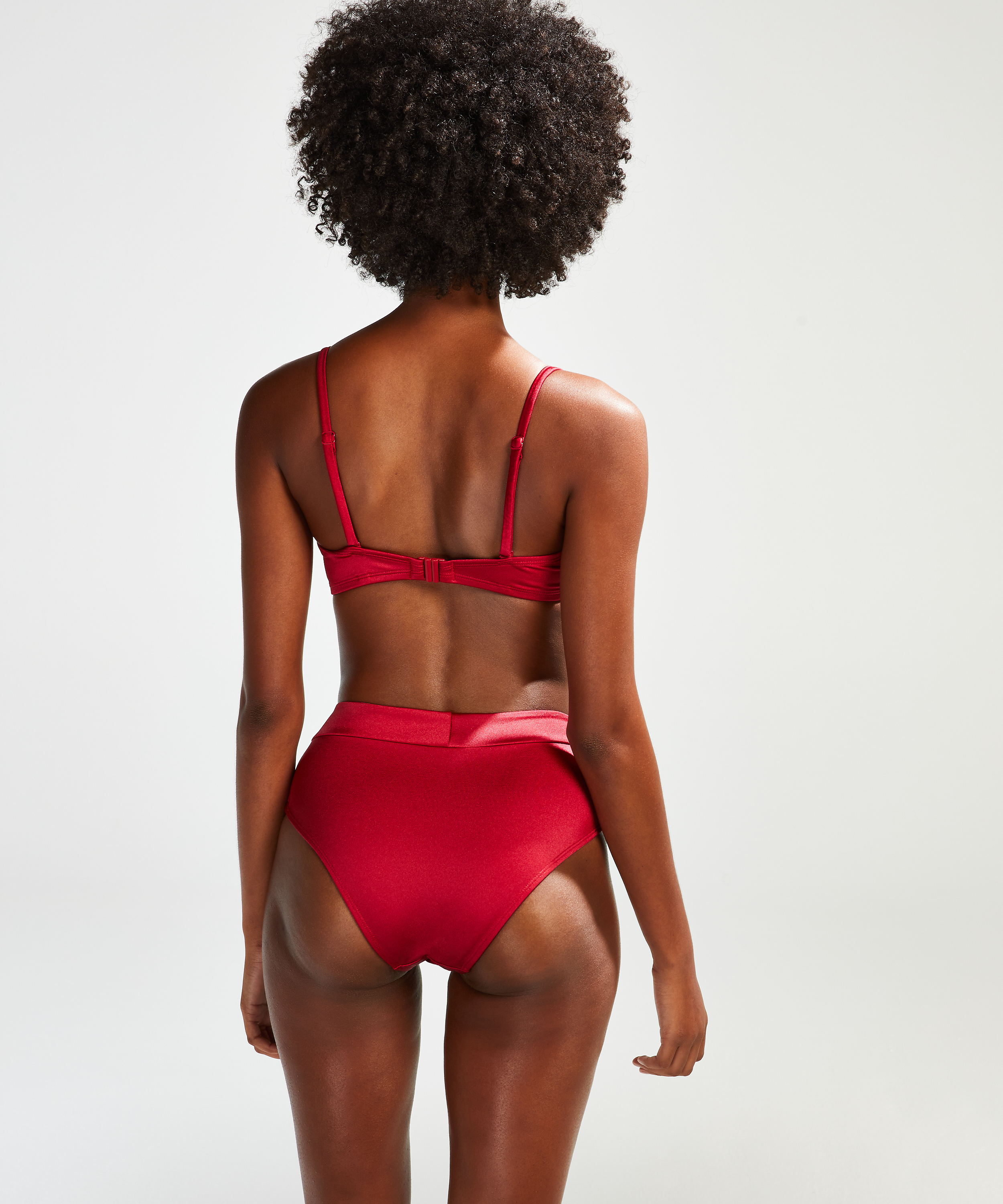 Haut de maillot de bain rembourré à armatures Lola, Rouge, main
