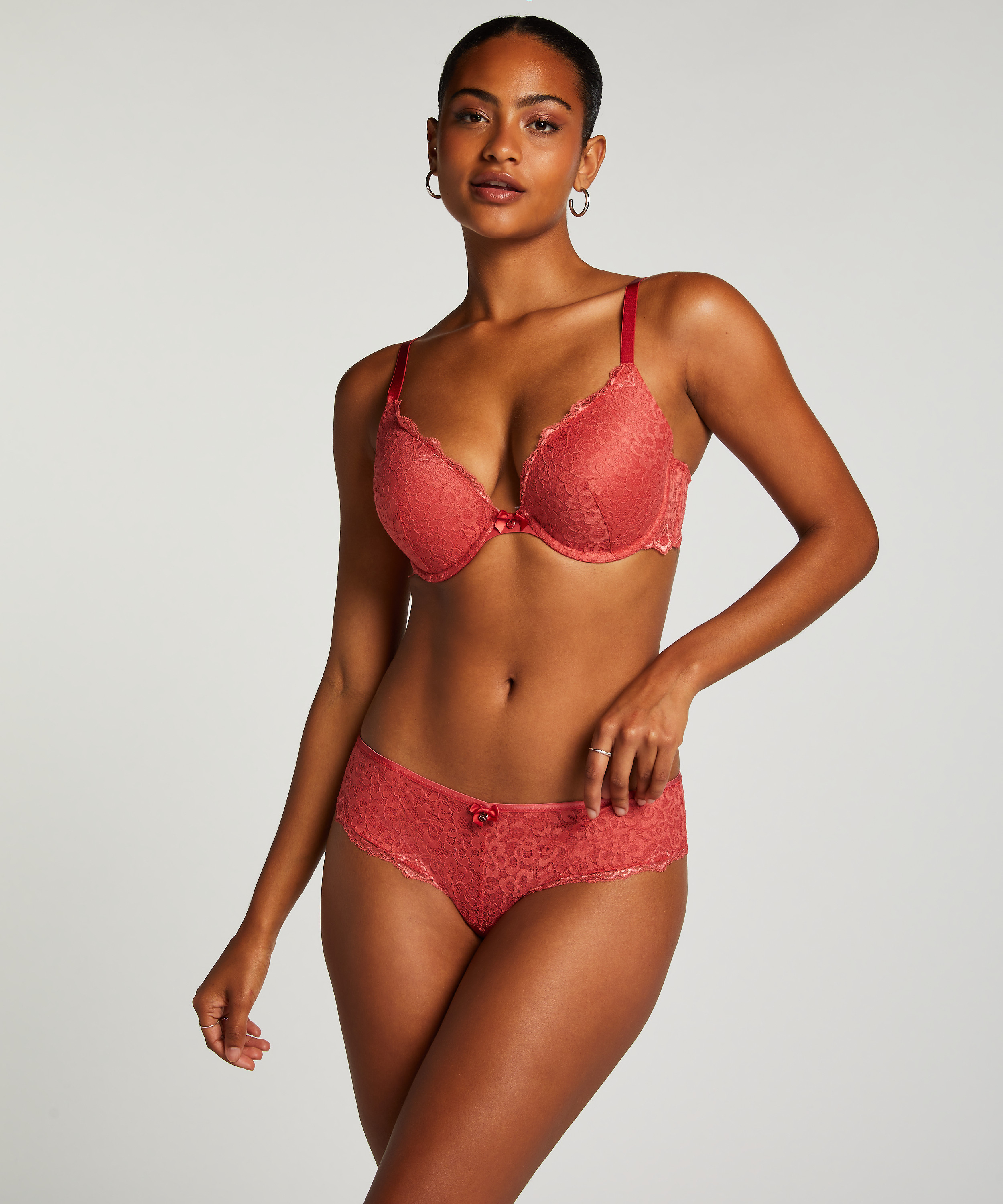 Slip brésilien Marine, Rouge, main