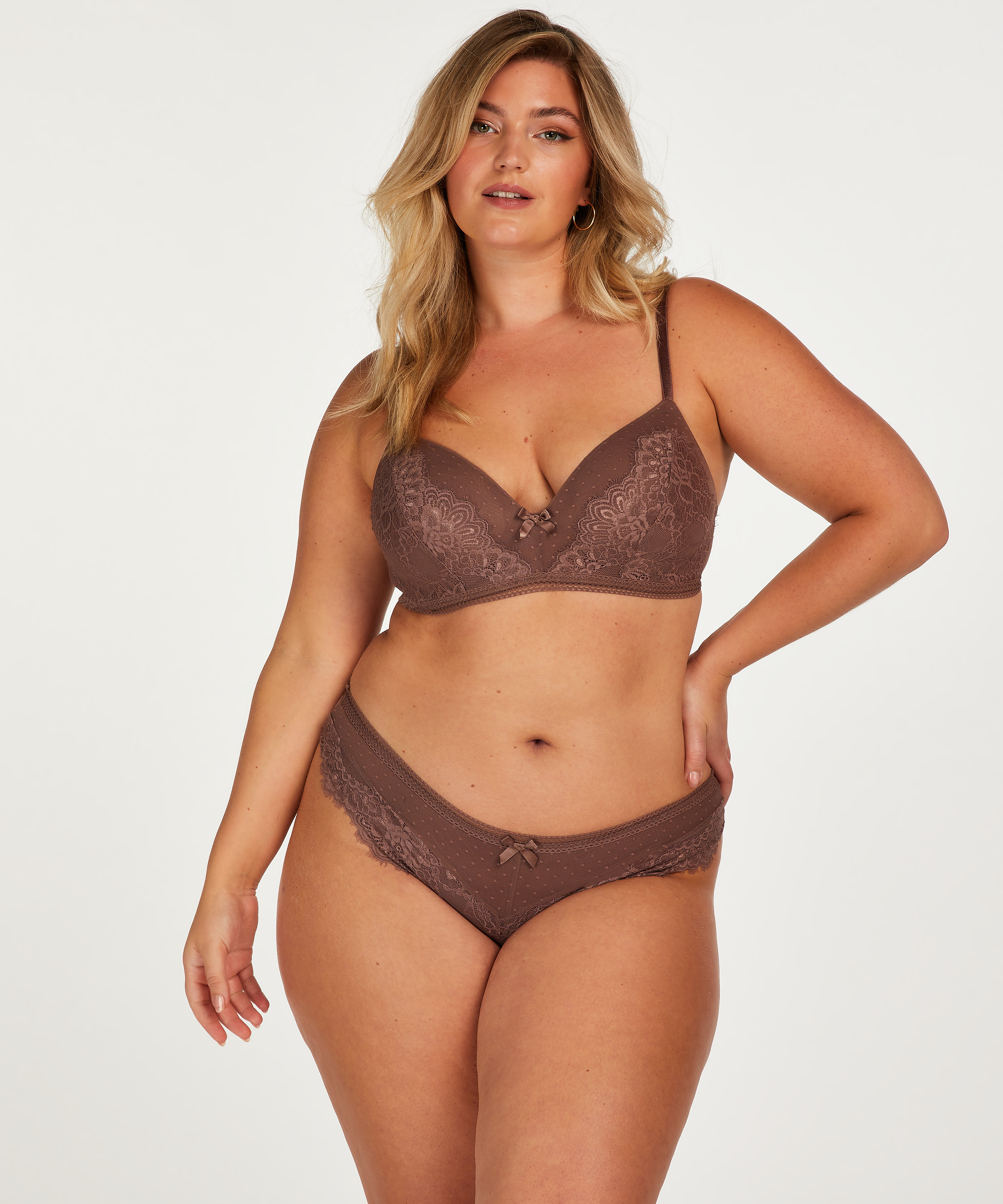 Soutien-gorge préformé sans armature Bessie, Marron, main