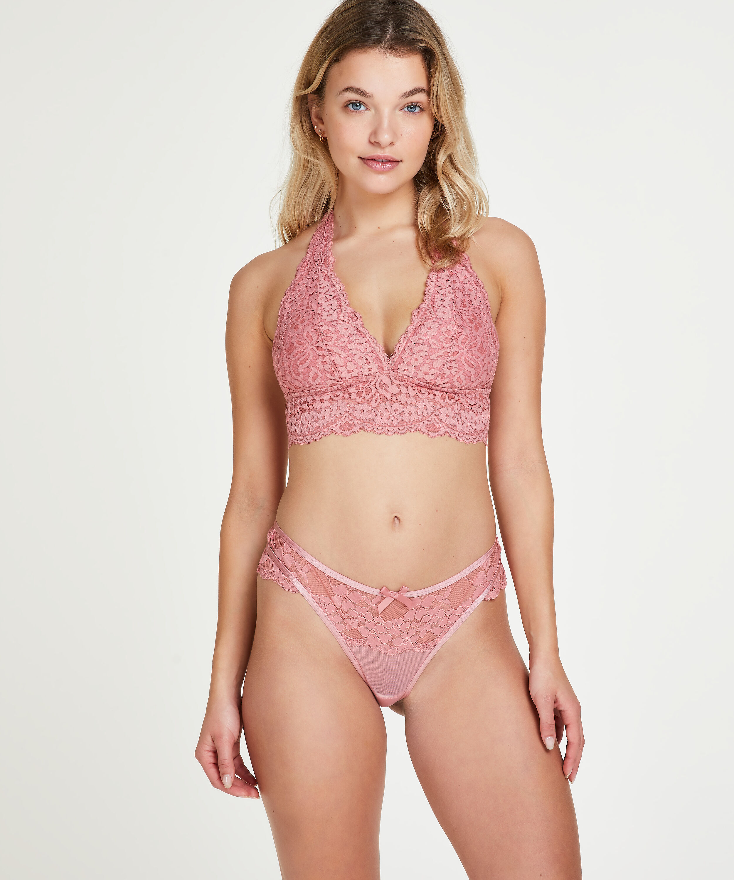 String Bettina, Rose