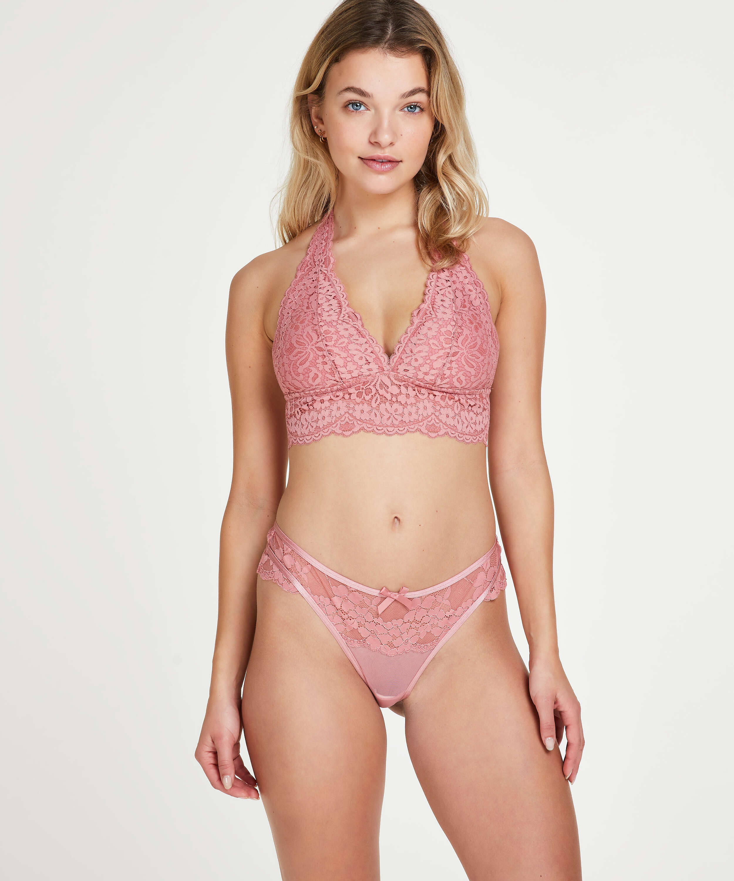 String Bettina, Rose, main