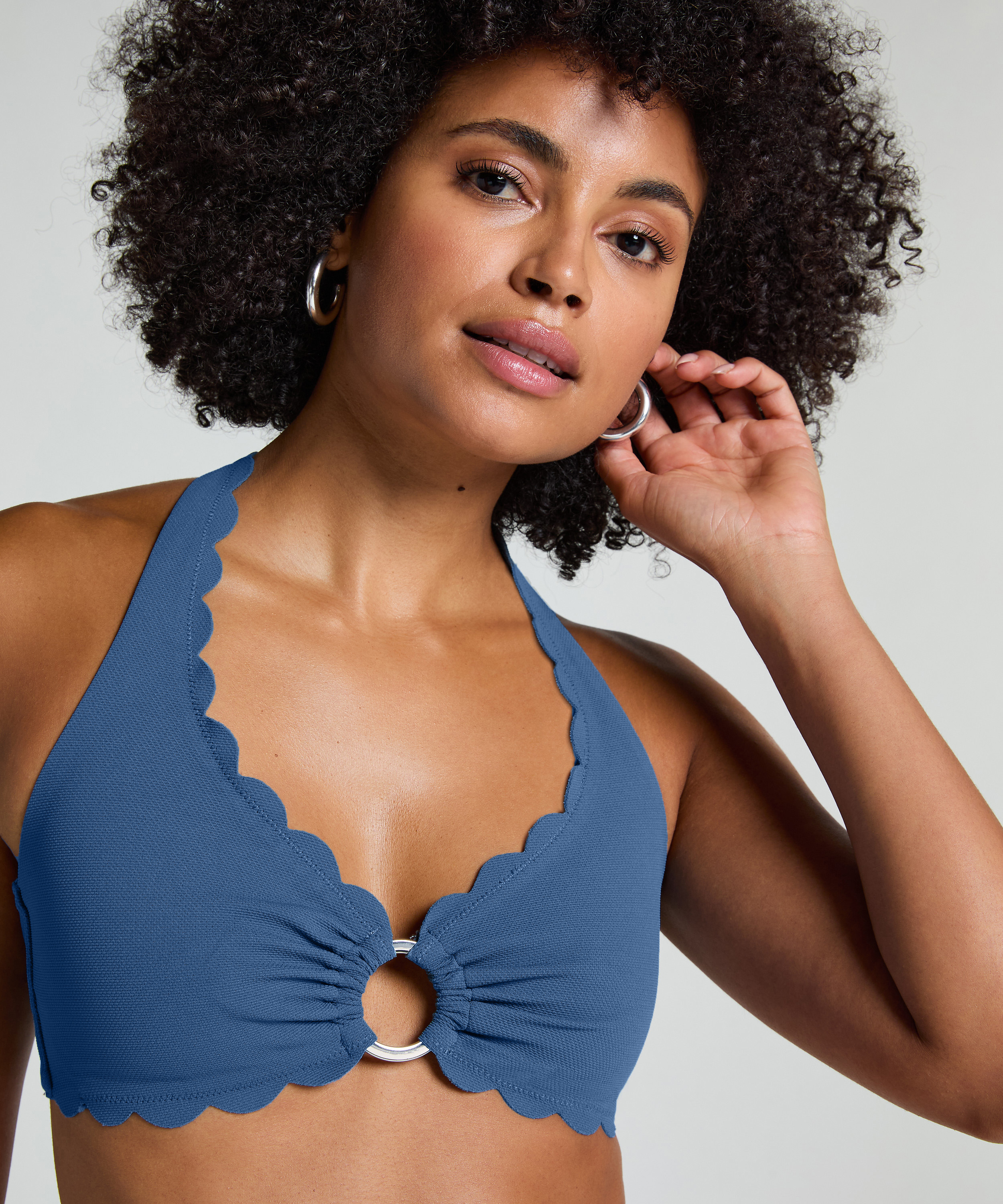 Haut de bikini dos nu festonné, Bleu, main