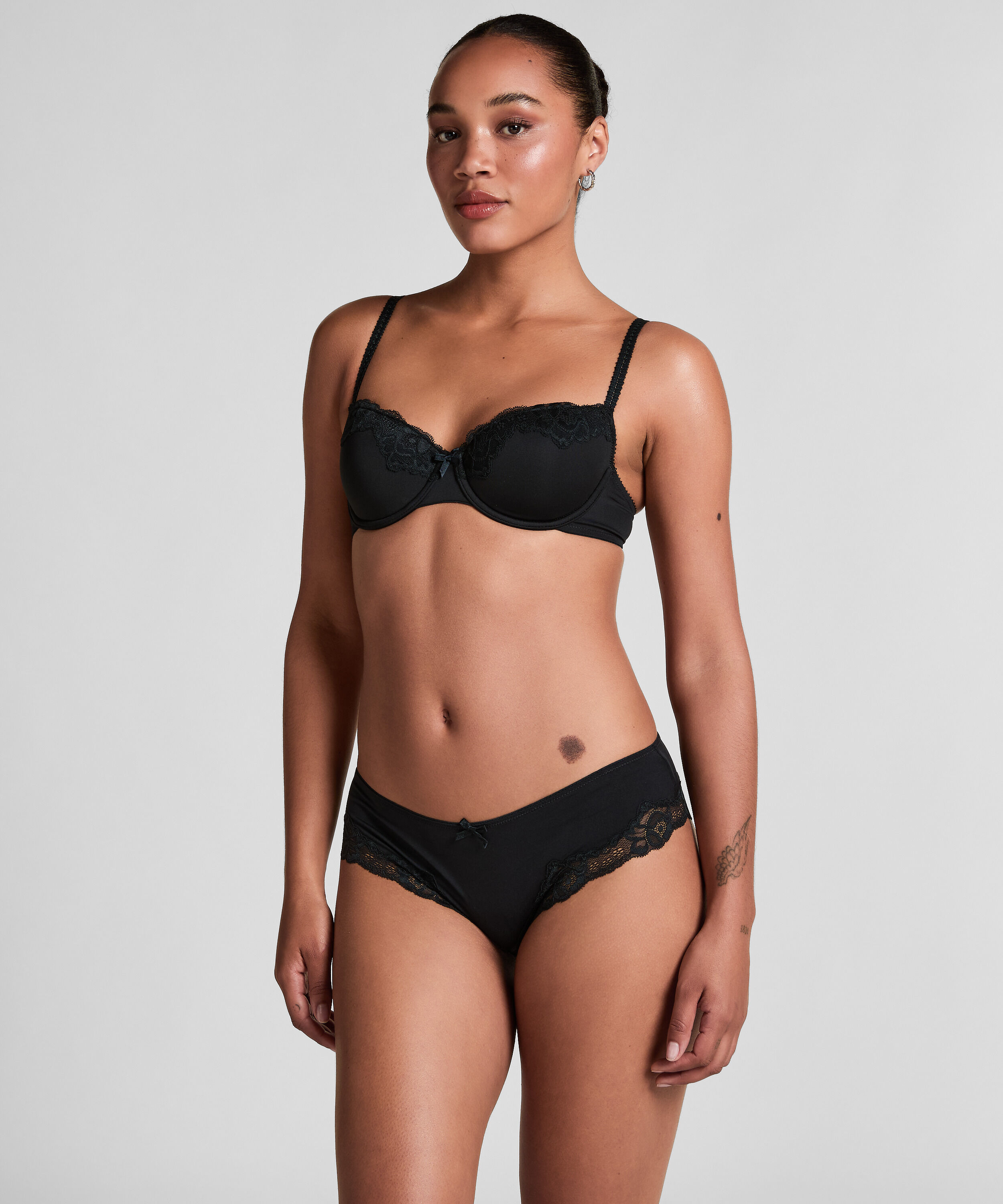 Soutien-gorge &agrave; armatures pr&eacute;form&eacute; Secret Lace, Noir