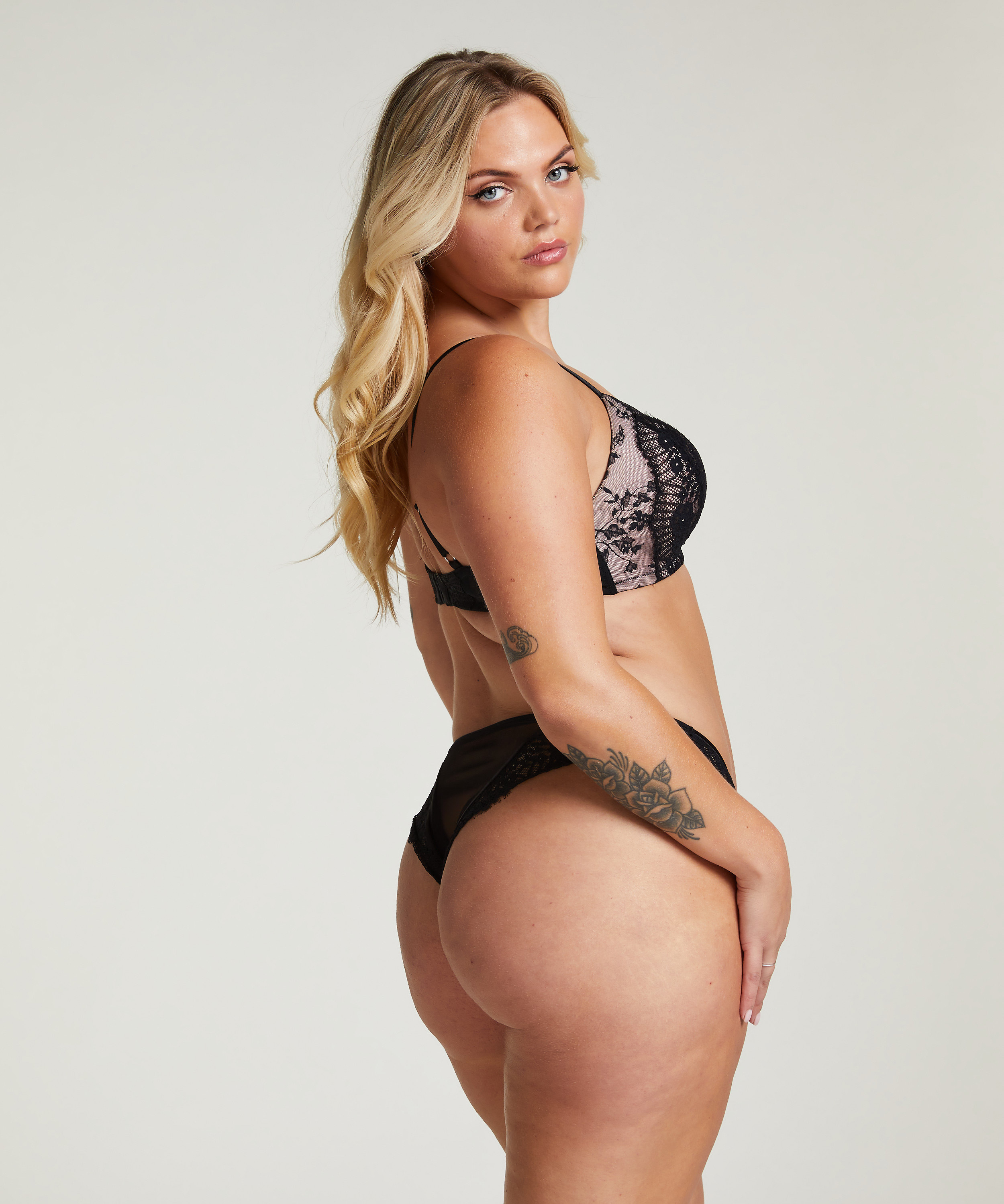 Soutien-gorge préformé sans armature Daphne, Noir, main