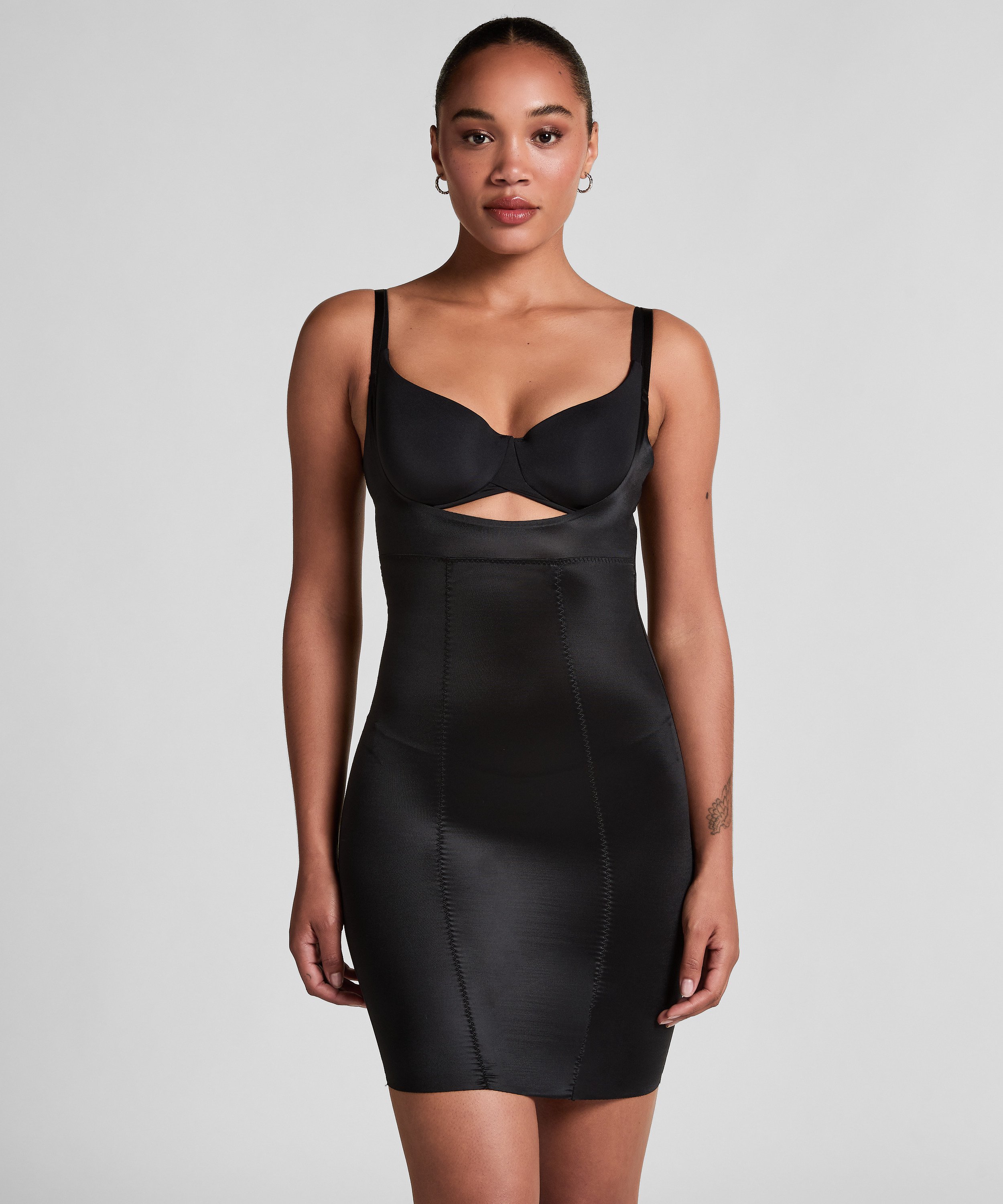 Robe sculptante en dentelle scuba, Noir, main