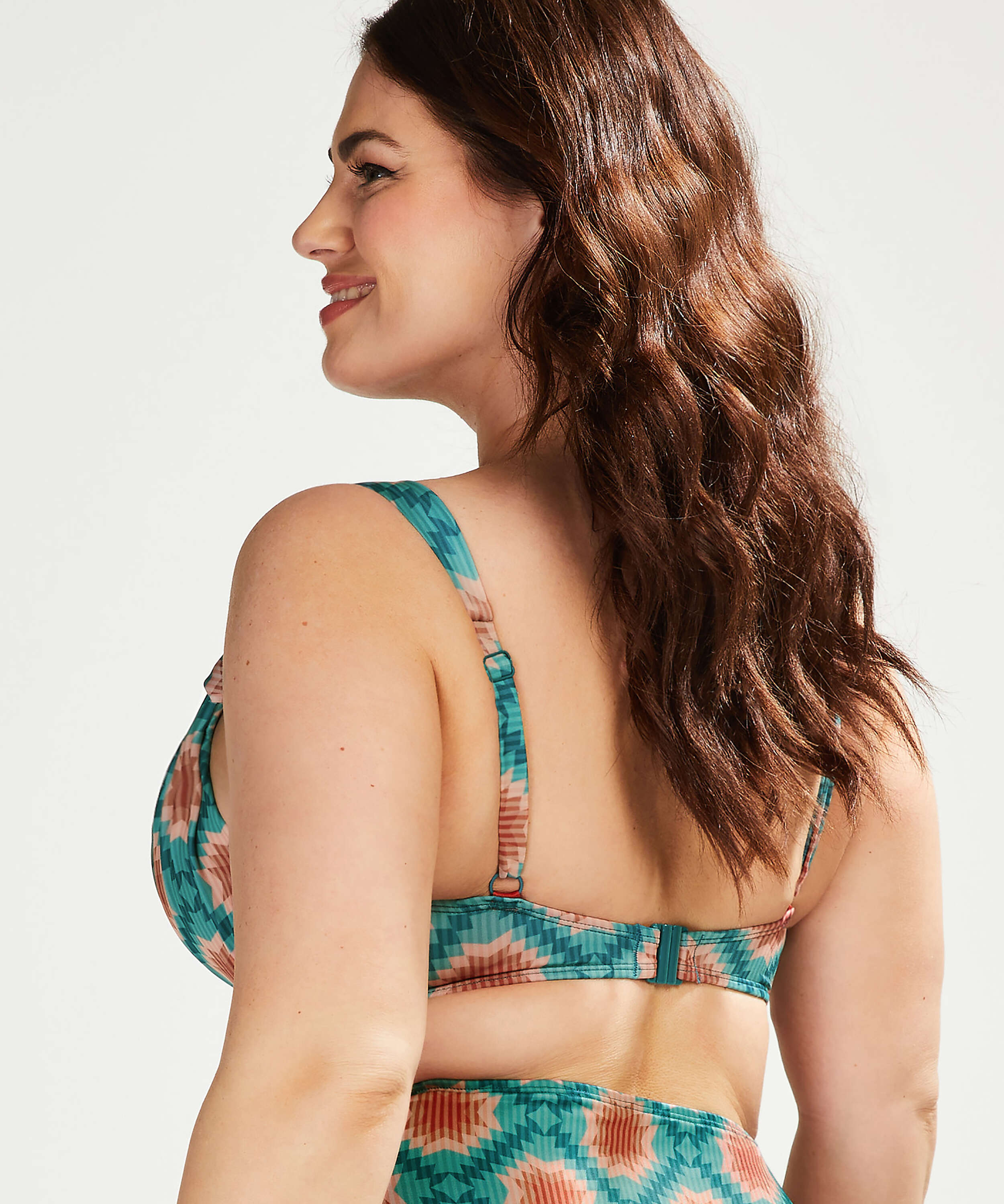 Haut de bikini rembourr&eacute; &agrave; armatures Paramaribo I AM Danielle, Blanc, main