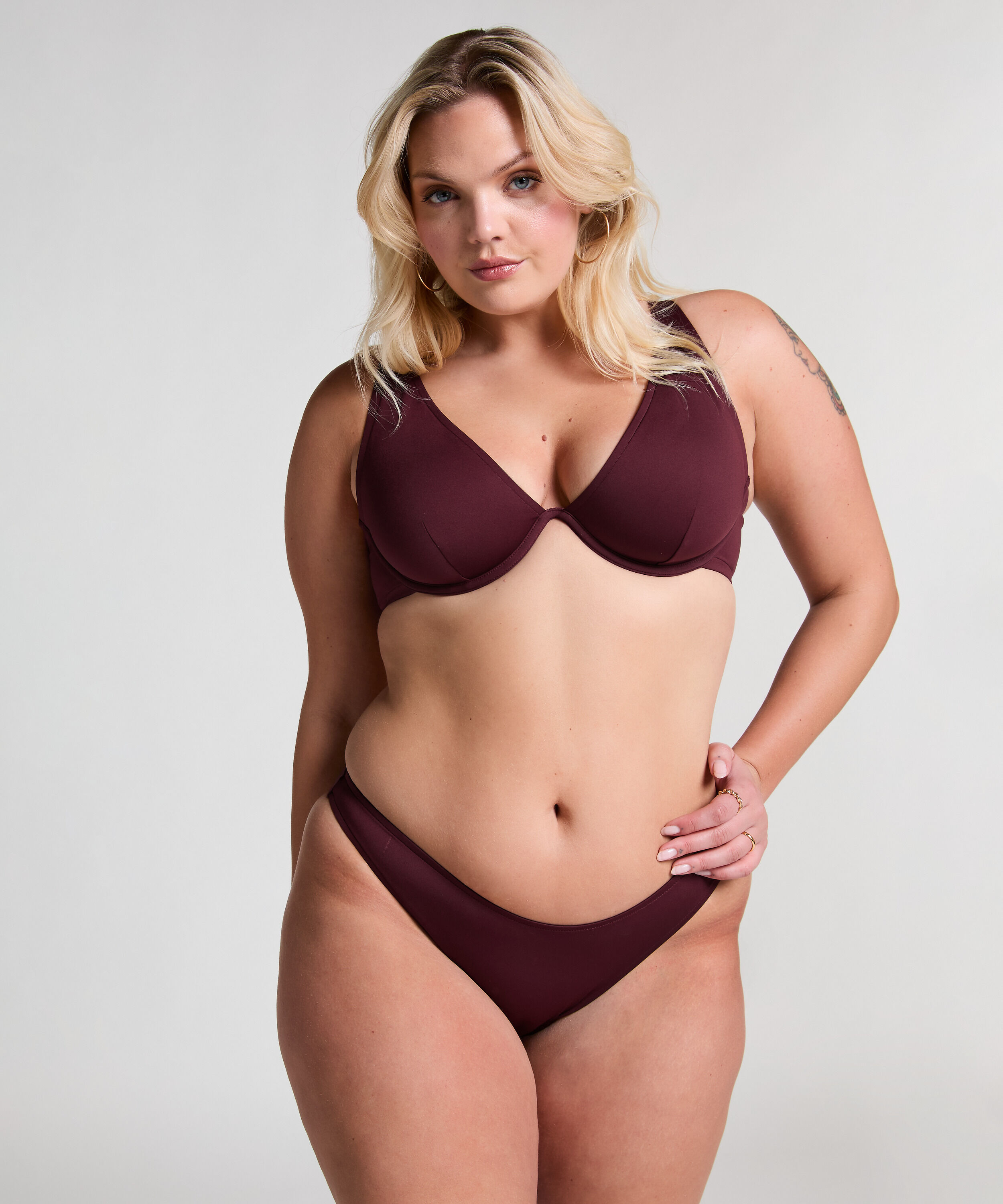 Bas de bikini à jambe haute en néoprène