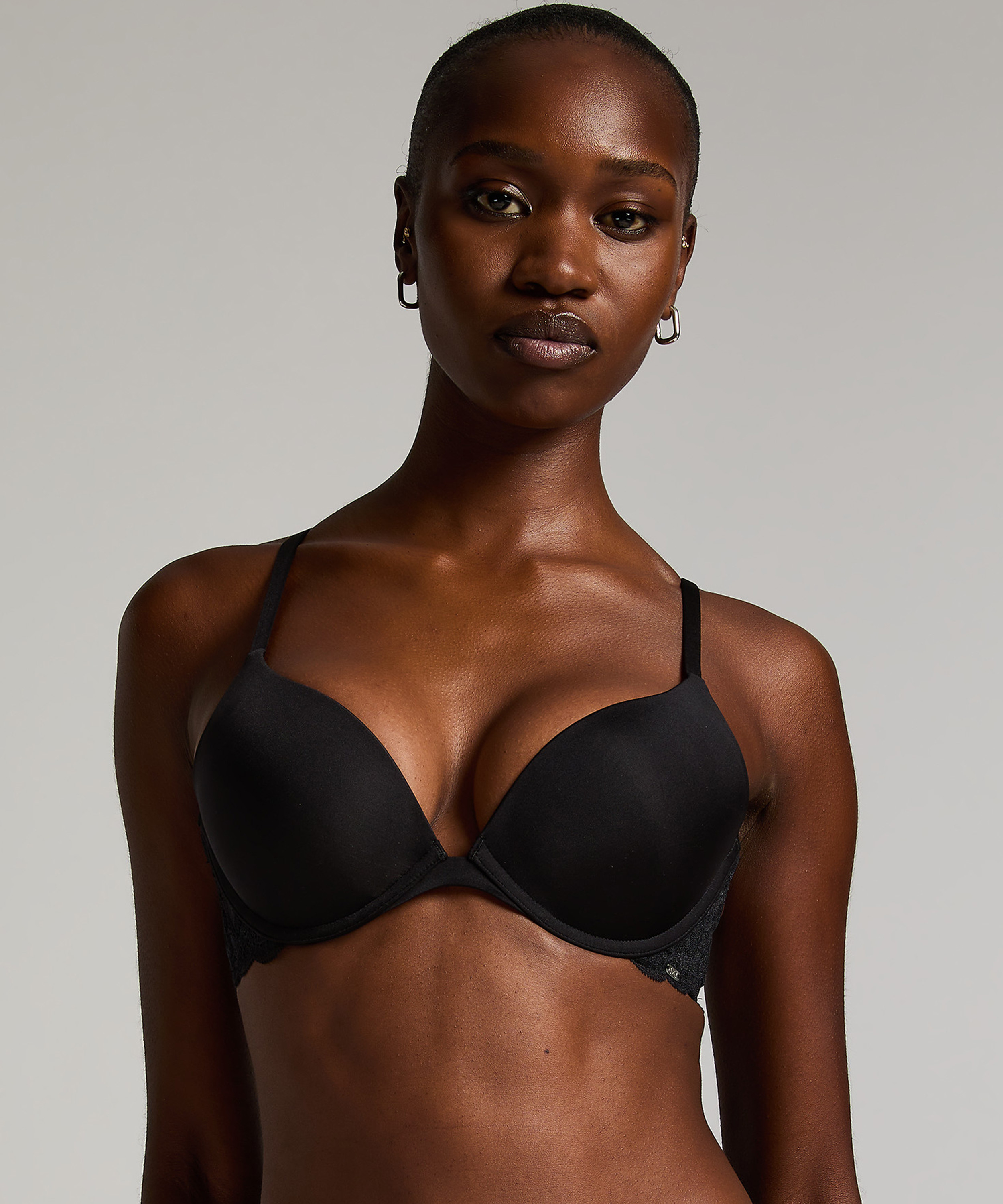 Soutien-gorge à armatures préformé push-up Angie, Noir, main